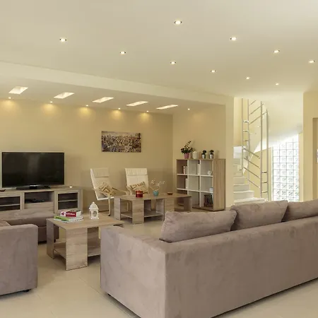 Fotelia Villa